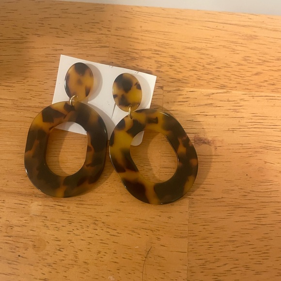 Tortoise Shell Hoop Earrings - Picture 1 of 1